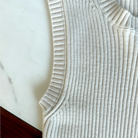 Zara knit Cropped Top Crew-Neck Muscle Sweater Vest Beige Ribbed Tank Top Size M - Picture 14 of 16